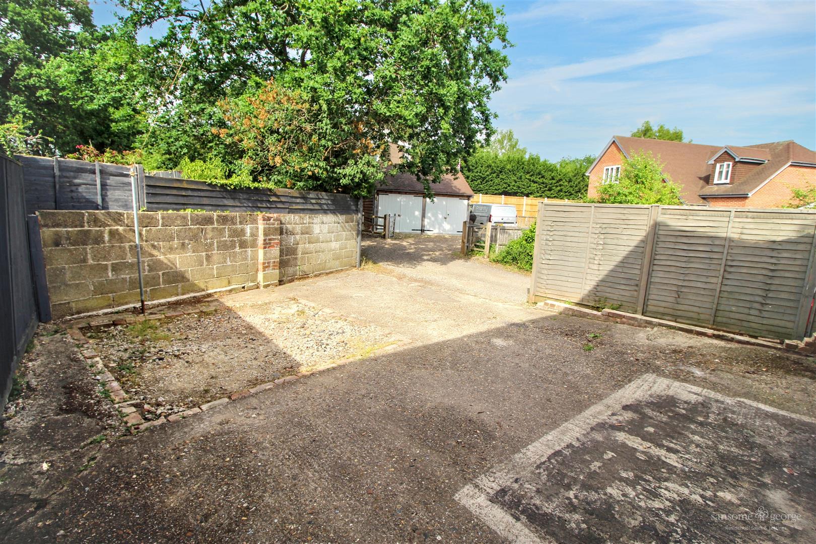 2 bed property in Chapel Hill, Reading